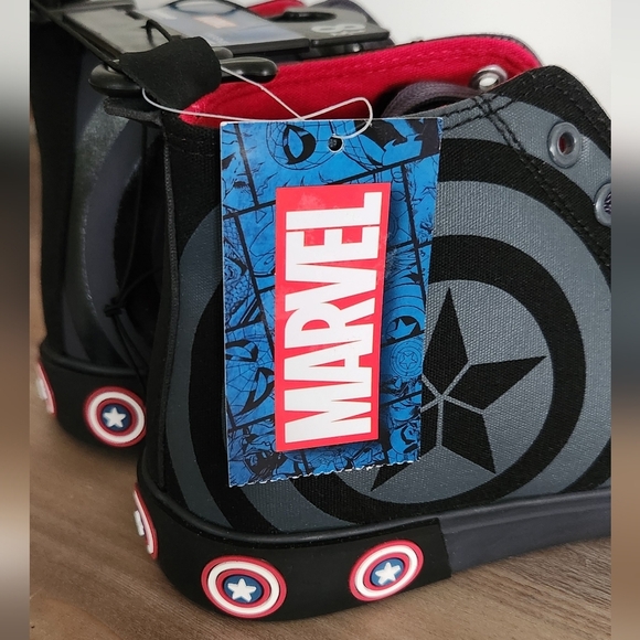 👟 Captain America High-Top Sneakers – Size 8.5  Marvel Avengers – New with Tags - Picture 9 of 12